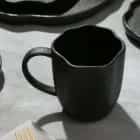 Кружка неровный край "Чёрная" 350 мл  6776539, норма - фото 1 - миниатюра