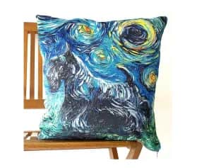 Подушки, наволочки декоративные ПОДУШКА ДЕКОРАТИВНАЯ СОБАКИ ВАН ГОГ, СКОТЧ-ТЕРЬЕР ТКАНЬ: ВЕЛЮРПОПЛИН, РАЗМЕР 40*40, МОЛНИЯ, ВНУТРЕННИЙ ЧЕХОЛ СОСТАВ: 1 СТОРОНА ПОЛИЭСТЕР 80%, ХЛОПОК 20%, 2 СТОРОНА ХЛОПОК 100%, АРТ.0253 - изображение 1