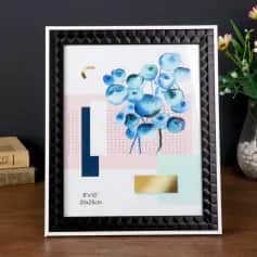 Фоторамки Фоторамка пластик 20х25 см Чёрные 3D ромбы с белой полосой 28,8х23,8х1,3 см 4441998 - изображение 1