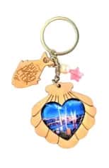 Сувениры Брелок с линзой Владивосток (розовый) 1БР-52 - изображение 1