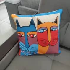 Подушки, наволочки декоративные ПОДУШКА ДЕКОРАТИВНАЯ КОТЫ ПИКАССО, ТКАНЬ: ВЕЛЮРПОПЛИН, РАЗМЕР 40*40, МОЛНИЯ, ВНУТРЕННИЙ ЧЕХОЛ СОСТАВ: 1 СТОРОНА ПОЛИЭСТЕР 80%, ХЛОПОК 20%, 2 СТОРОНА ХЛОПОК 100%, АРТ.6082 - изображение 2