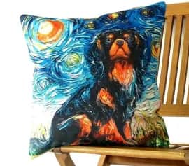 Подушки, наволочки декоративные ПОДУШКА ДЕКОРАТИВНАЯ СОБАКИ ВАН ГОГ, КОКЕР -СПАНИЕЛЬ ТКАНЬ: ВЕЛЮРПОПЛИН, РАЗМЕР 40*40, МОЛНИЯ, ВНУТРЕННИЙ ЧЕХОЛ СОСТАВ: 1 СТОРОНА ПОЛИЭСТЕР 80%, ХЛОПОК 20%, 2 СТОРОНА ХЛОПОК 100%, АРТ.0259 - изображение 1