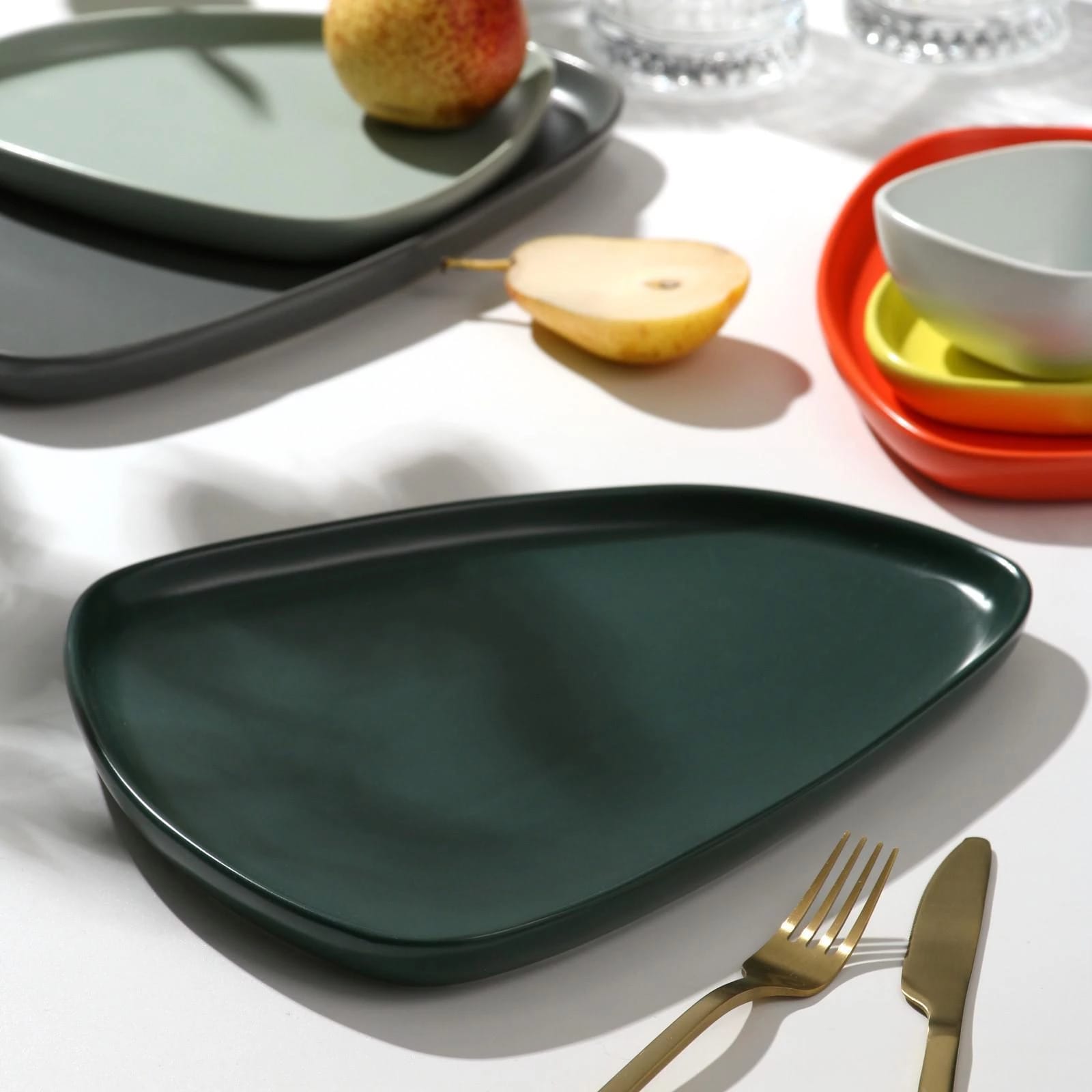 Тарелка нестандартной формы "Тёмно-зелёная" 28х22 см  6478836, норма - фото 1