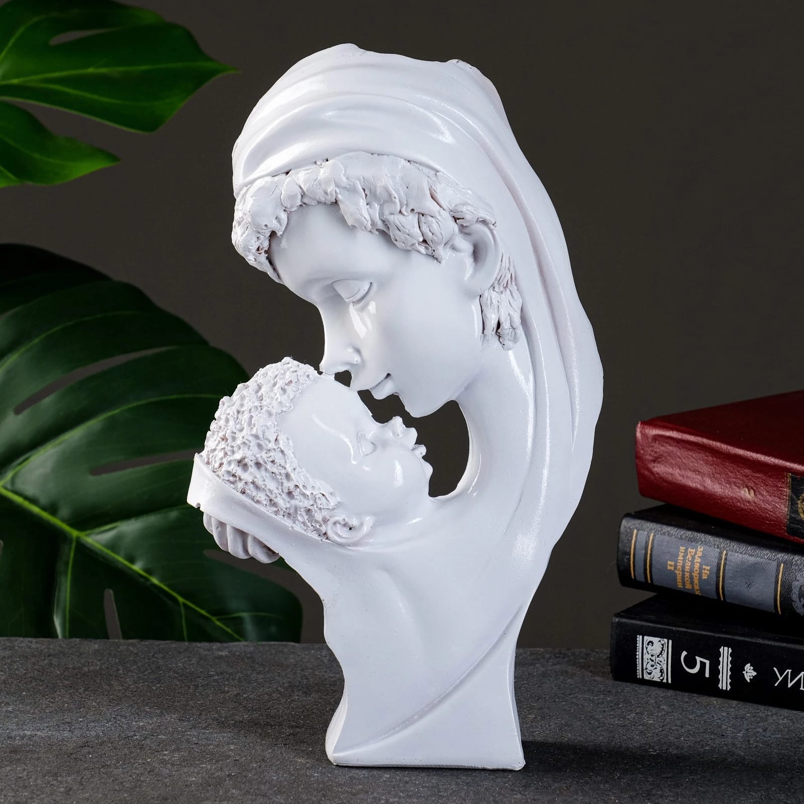 Фигура "Мать с ребенком" 25х18х4 см, белая 7749660, норма - фото 1