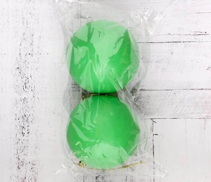 Набор шаров пластик d-8 см, 2 шт "Матовый" зелёный 4298874, норма - фото 1