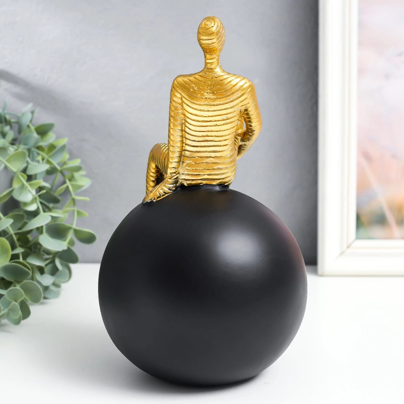 Сувенир "Абстракция. Мечтатель на шаре" 12х13х22,5 см, золото с чёрным 9304532, норма - фото 2