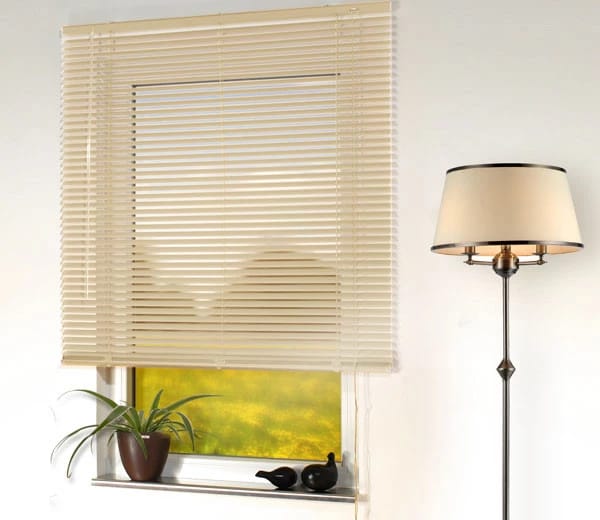Жалюзи, пластик, ванильный, 50х160, норма - фото 1