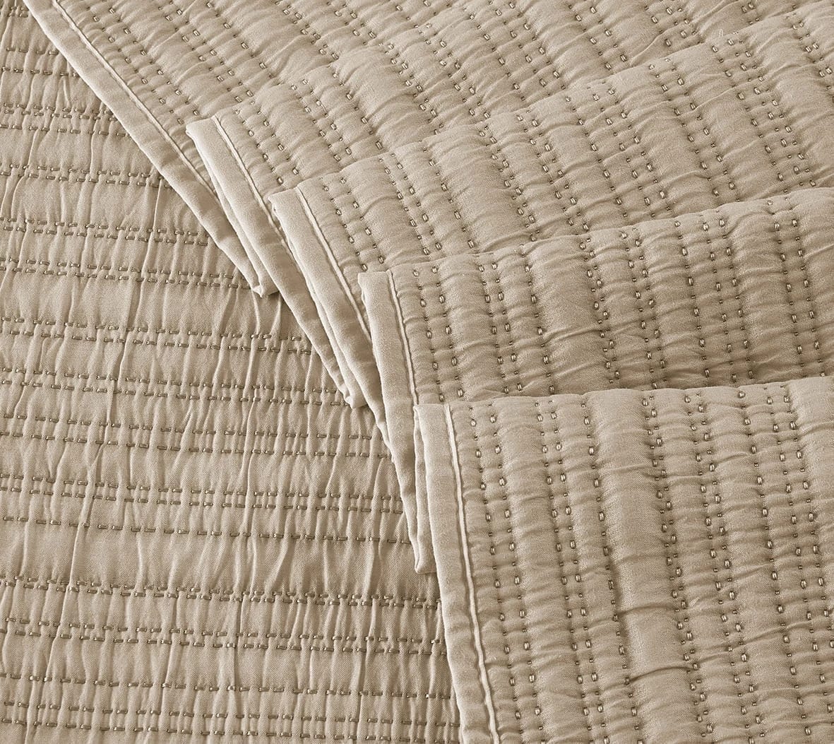 Покрывало Arya Waves 180x240 с наволочкой 50x70+5 в сумке Бежевый, норма - фото 2