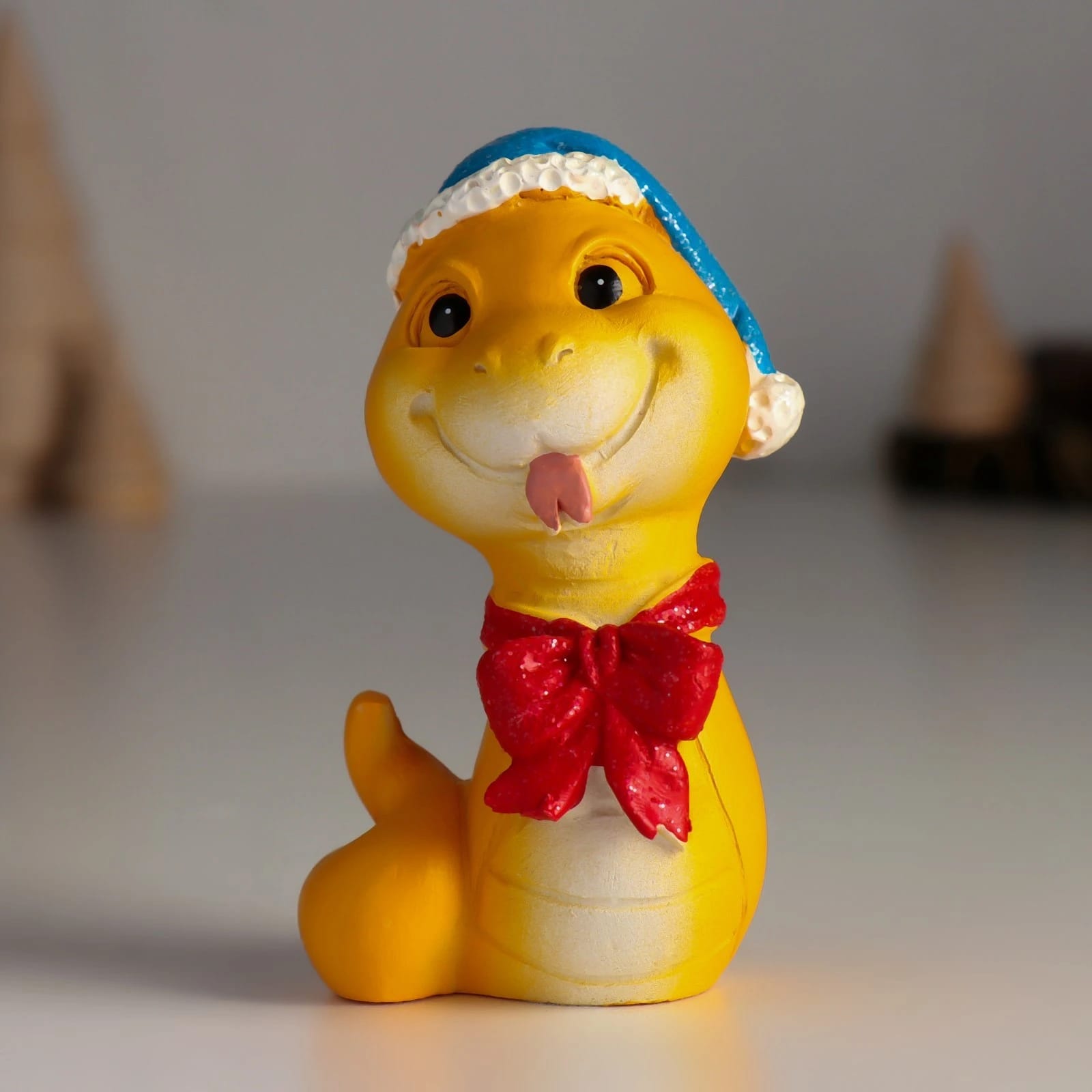 Сувенир "Змейка жёлтая в синей шапке и красном бантике" 5х4х9 см   10326169, норма - фото 1