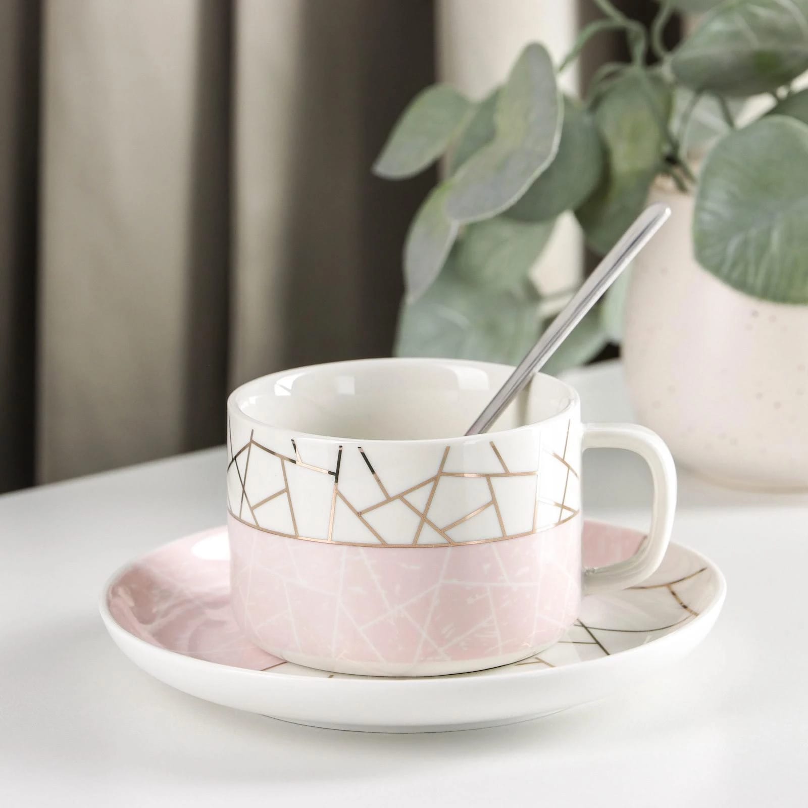 Чайная пара с ложкой "Штрихи" чашка 240 мл, блюдце 15,5 см, розов. 6974690, норма - фото 1